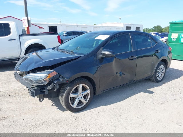 Toyota COROLLA LE 2018 5YFBURHE4JP848844 Image 2