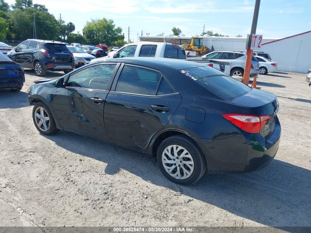 Toyota COROLLA LE 2018 5YFBURHE4JP848844 Image 3