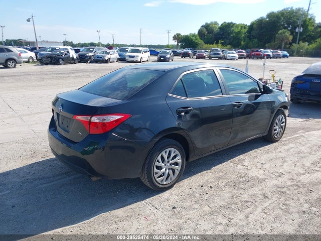 Toyota COROLLA LE 2018 5YFBURHE4JP848844 Image 4