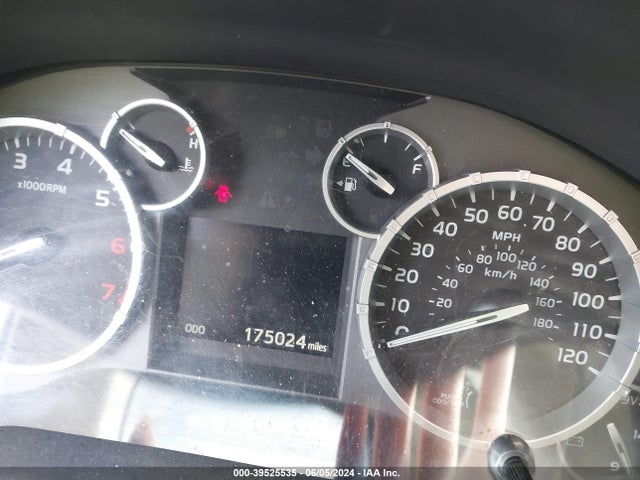 5TFHW5F17EX332238 Toyota Tundra Limited 5.7l V8