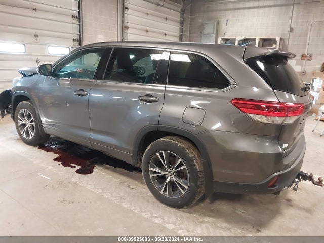 Toyota Highlander Le Plus 2018 5TDBZRFH2JS854230 Image 3