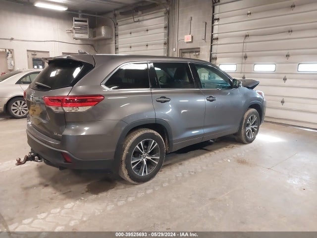 Toyota Highlander Le Plus 2018 5TDBZRFH2JS854230 Image 4