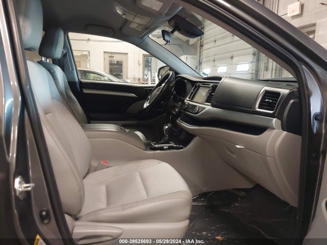 Toyota Highlander Le Plus 2018 5TDBZRFH2JS854230 Image 5