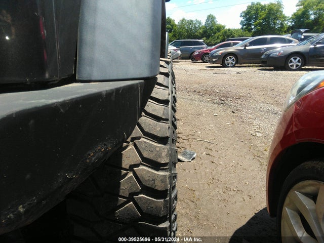 1C4BJWDG2HL545045 Jeep Wrangler Unlimited Sport 4x4