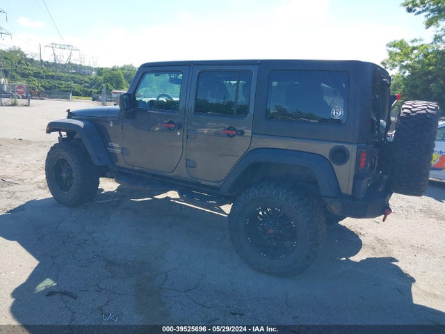 1C4BJWDG2HL545045 Jeep Wrangler Unlimited Sport 4x4