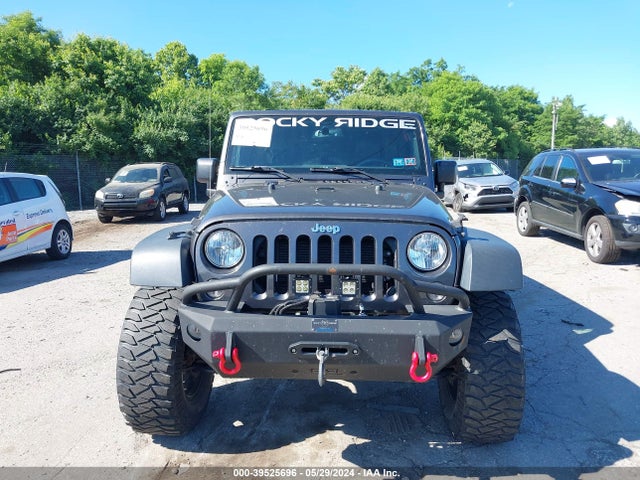 1C4BJWDG2HL545045 Jeep Wrangler Unlimited Sport 4x4