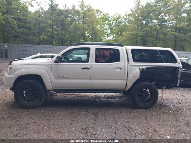 Toyota Tacoma Base V6 2015 3TMLU4EN2FM194095 Image 14