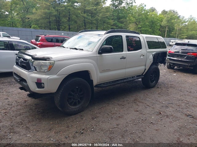 Toyota Tacoma Base V6 2015 3TMLU4EN2FM194095 Image 2