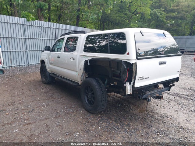 Toyota Tacoma Base V6 2015 3TMLU4EN2FM194095 Image 3