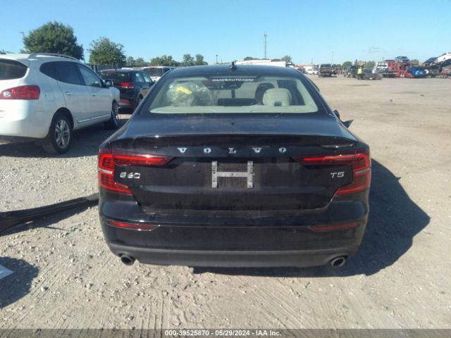 7JR102FKXKG013116 Volvo S60 T5 Momentum