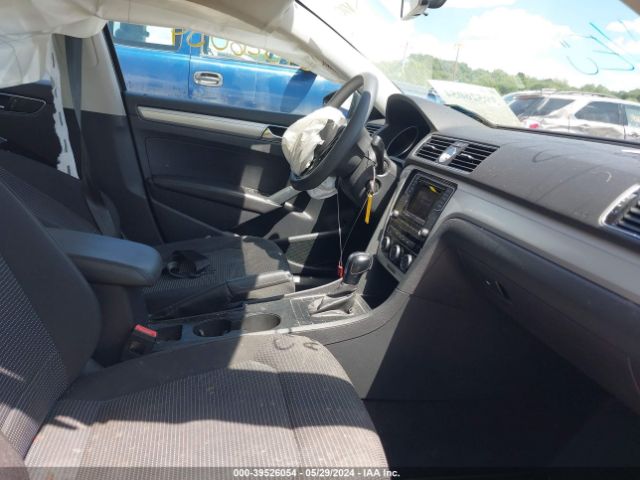 1VWAT7A30HC058484 Volkswagen Passat 1.8t S