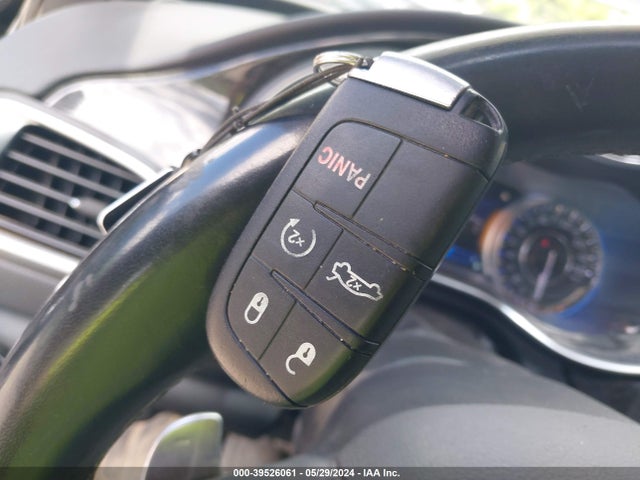 Chrysler 200 C 2015 1C3CCCEG7FN664730 Image 11