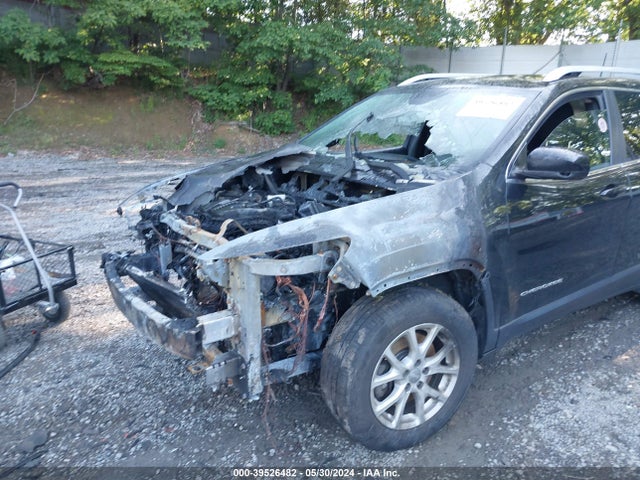 1C4PJMCS6HW636057 Jeep Cherokee Latitude 4x4
