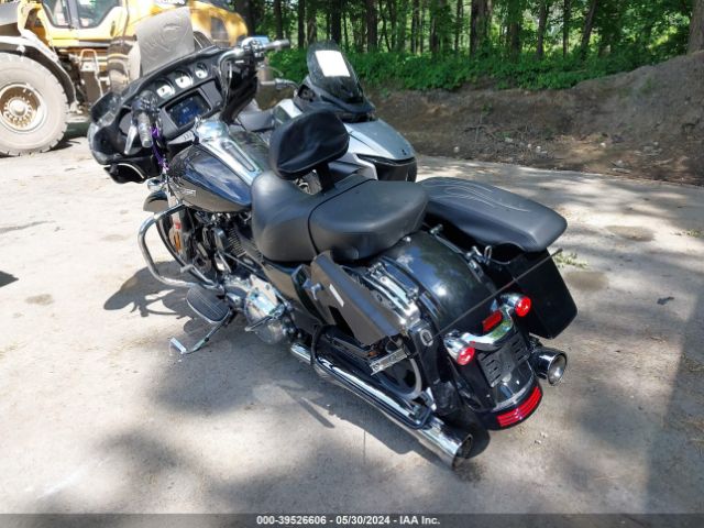 2022 HARLEY-DAVIDSON FLHX 1HD1KBC19NB638756 Photo 2