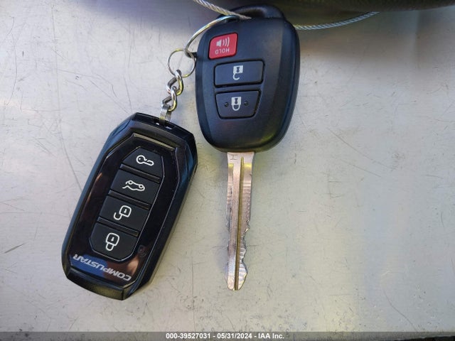 Toyota RAV4 LE 2018 JTMBFREVXJJ733913 Image 11