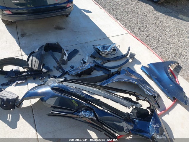 Toyota RAV4 LE 2018 JTMBFREVXJJ733913 Image 12