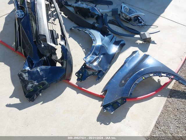 Toyota RAV4 LE 2018 JTMBFREVXJJ733913 Image 18