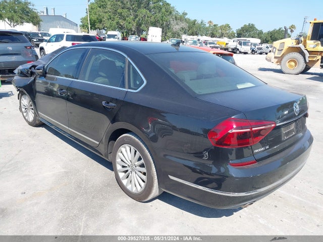 1VWBT7A3XHC068850 Volkswagen Passat 1.8t Se