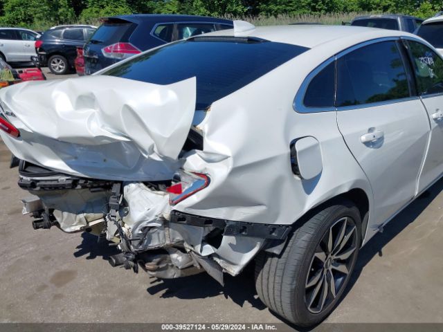 1G1ZF5SX7GF240949 Chevrolet MALIBU 2LT