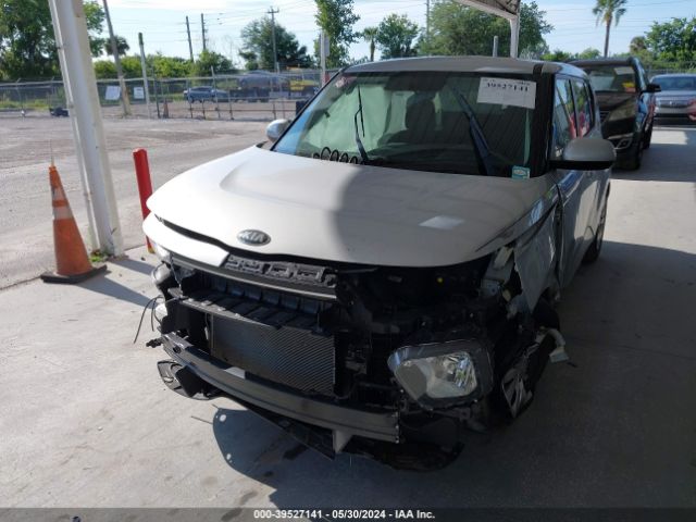 KNDJ23AU0L7051981 KIA SOUL LX