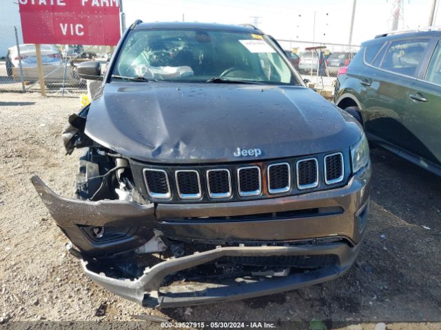 3C4NJCBB5JT125387 Jeep Compass Latitude Fwd