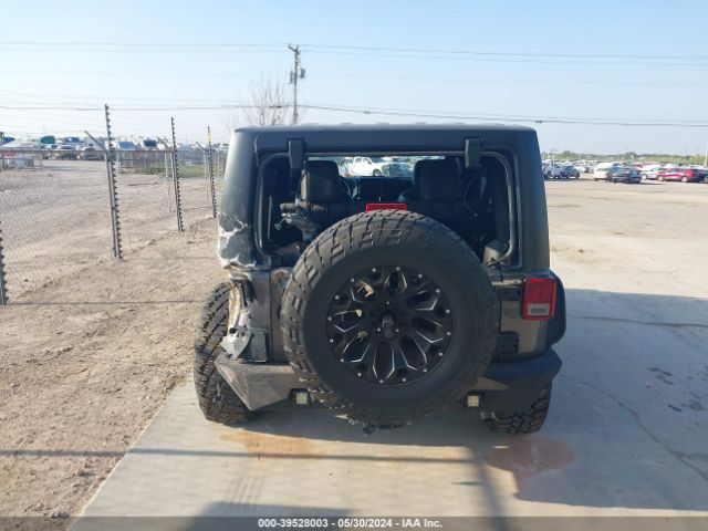 1C4BJWDG7HL516947 Jeep Wrangler Unlimited Sport 4x4