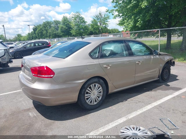 1VWAT7A38FC064689 Volkswagen Passat 1.8t S
