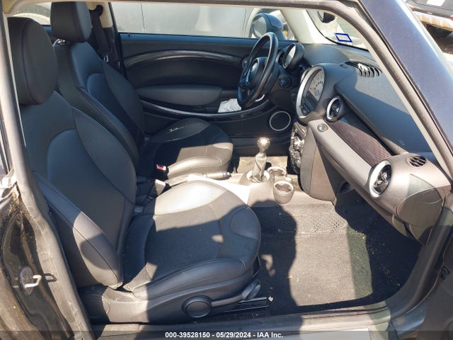 2011 MINI COOPER S CLUBMAN WMWZG3C52BTY31039 Photo 4
