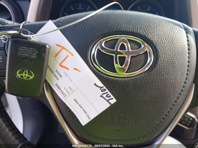 Toyota Rav4 Xle 2018 JTMWFREV7JJ742585 Image 11