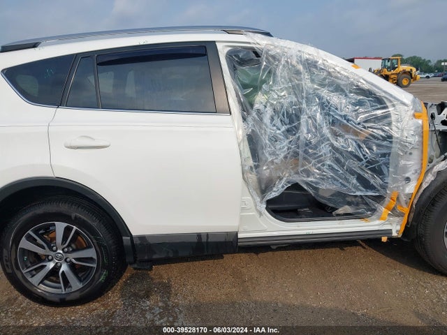 Toyota Rav4 Xle 2018 JTMWFREV7JJ742585 Image 14