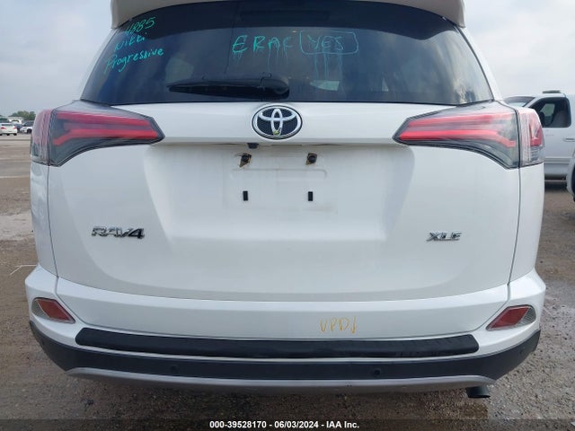 Toyota Rav4 Xle 2018 JTMWFREV7JJ742585 Image 17