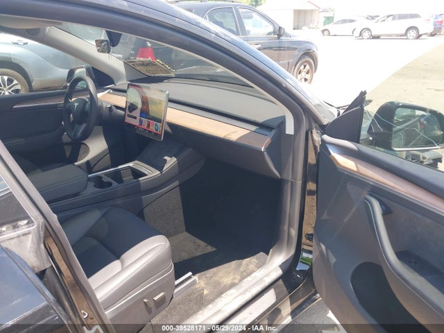2024 TESLA MODEL Y 7SAYGDEE1RA251456 Photo 4