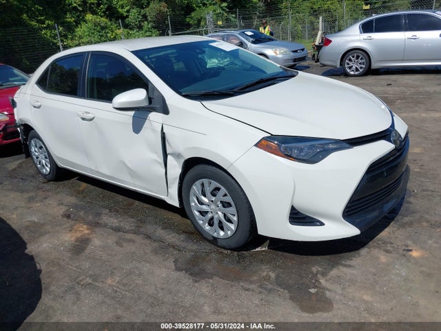Toyota COROLLA LE 2018 5YFBURHE0JP765394 Image 1