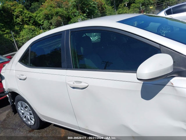 Toyota COROLLA LE 2018 5YFBURHE0JP765394 Image 13