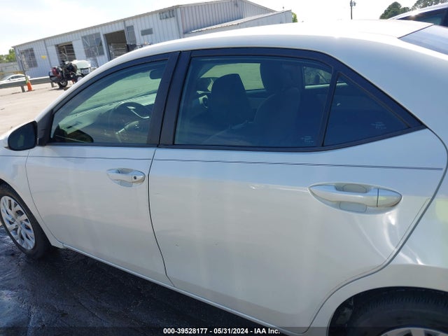 Toyota COROLLA LE 2018 5YFBURHE0JP765394 Image 14