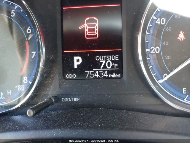 Toyota COROLLA LE 2018 5YFBURHE0JP765394 Image 15