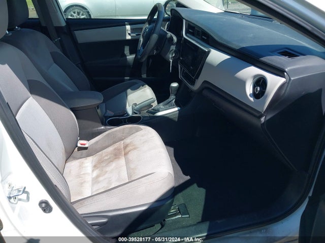 Toyota COROLLA LE 2018 5YFBURHE0JP765394 Image 5