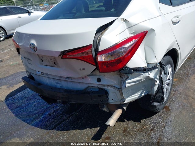Toyota COROLLA LE 2018 5YFBURHE0JP765394 Image 6