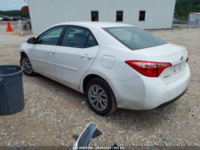 Toyota COROLLA LE 2017 5YFBURHE8HP649676 Image 3