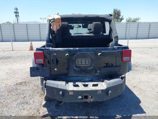 1C4BJWDG7GL335135 Jeep Wrangler Unlimited Sport