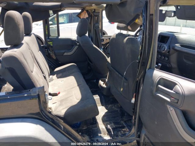 1C4BJWDG7GL335135 Jeep Wrangler Unlimited Sport