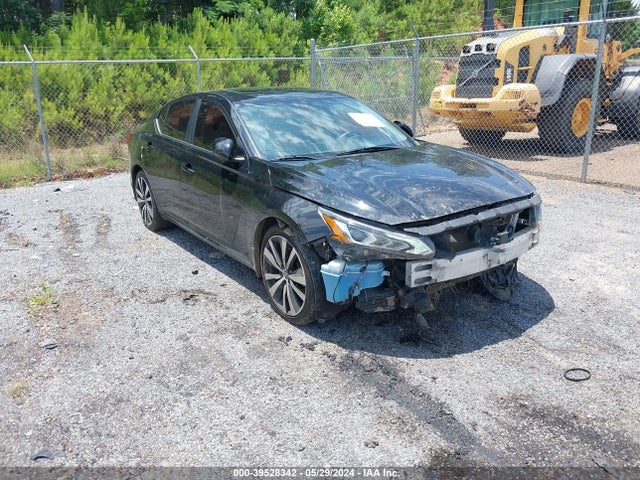 2019 1N4BL4CV1KN303850 main image