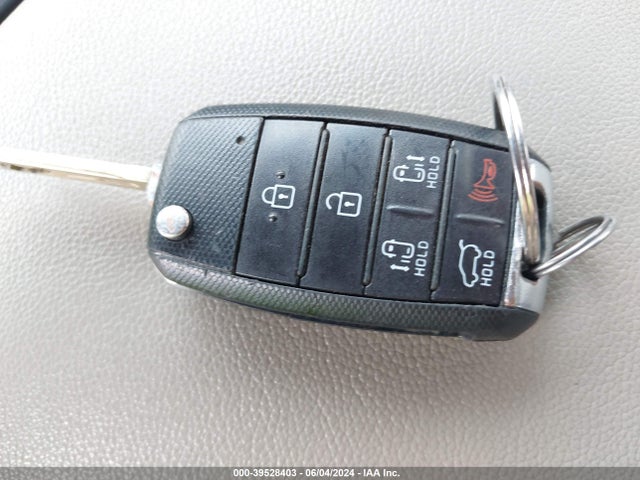 KIA SEDONA LX 2016 KNDMB5C12G6165889 Image 11