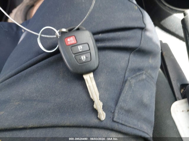 Toyota RAV4 LE 2018 JTMBFREV7JJ250797 Image 11