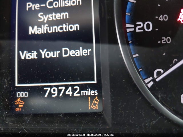 Toyota RAV4 LE 2018 JTMBFREV7JJ250797 Image 15