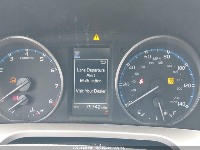 Toyota RAV4 LE 2018 JTMBFREV7JJ250797 Image 7