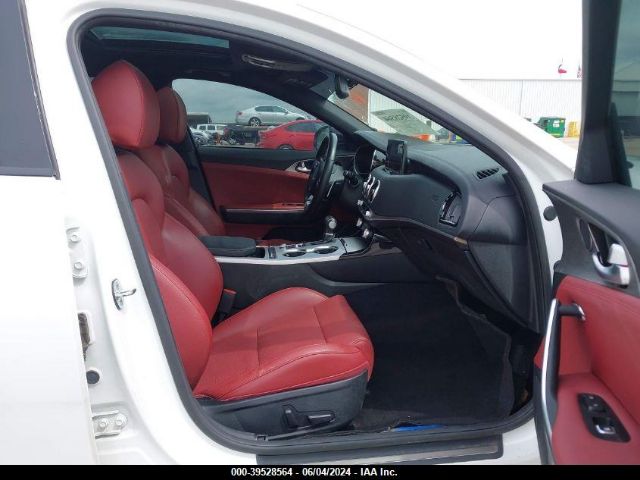 KNAE45LCXN6102212 KIA Stinger Gt1