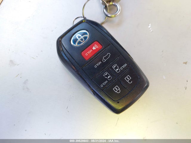 Toyota SIENNA XLE 2022 5TDYRKEC7NS084703 Image 11