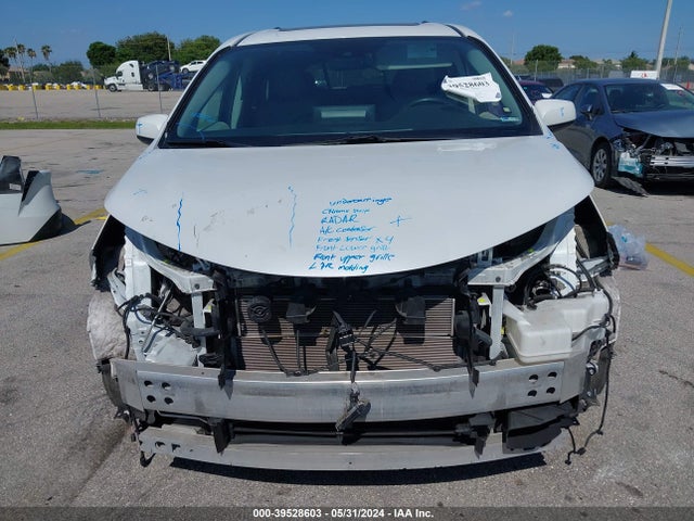 Toyota SIENNA XLE 2022 5TDYRKEC7NS084703 Image 13
