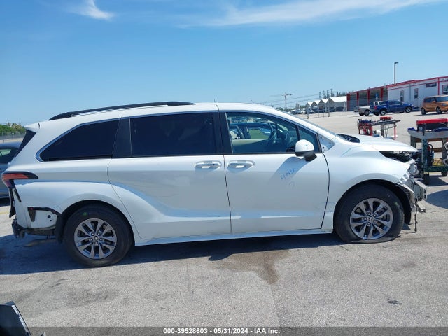Toyota SIENNA XLE 2022 5TDYRKEC7NS084703 Image 14